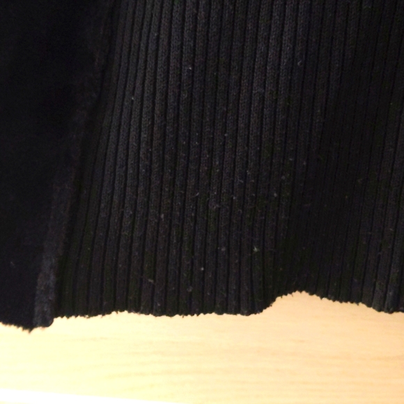 Faux fur vest by Twelve, size M in black - Picture 4 of 7